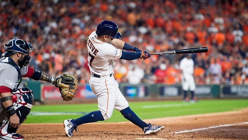 Astros' Jose Altuve, wife Nina donate 60K meals to Kids' Meals Inc.