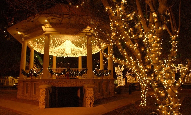 The Best Spots for Texas Christmas Vacations &amp; Getaways